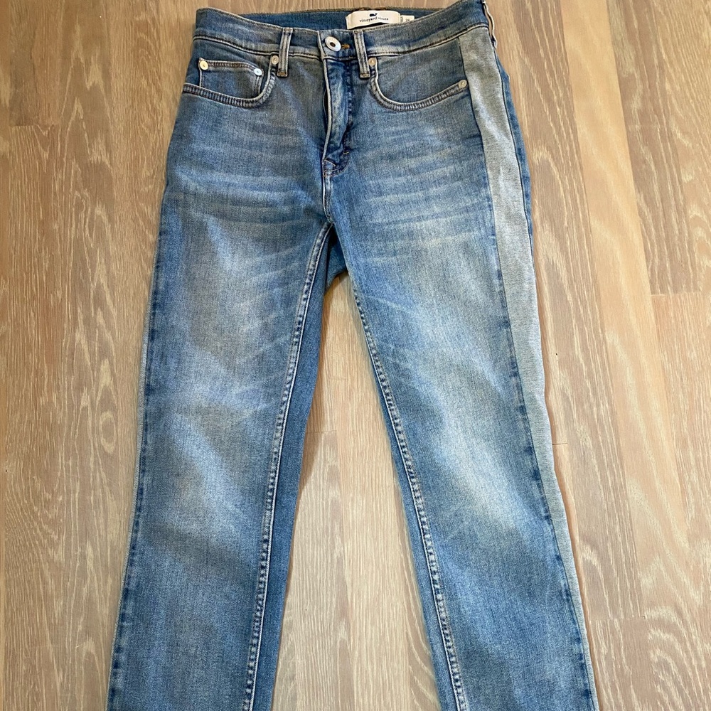 Vineyard Vines crop jeans size 26. Contrast stripe.